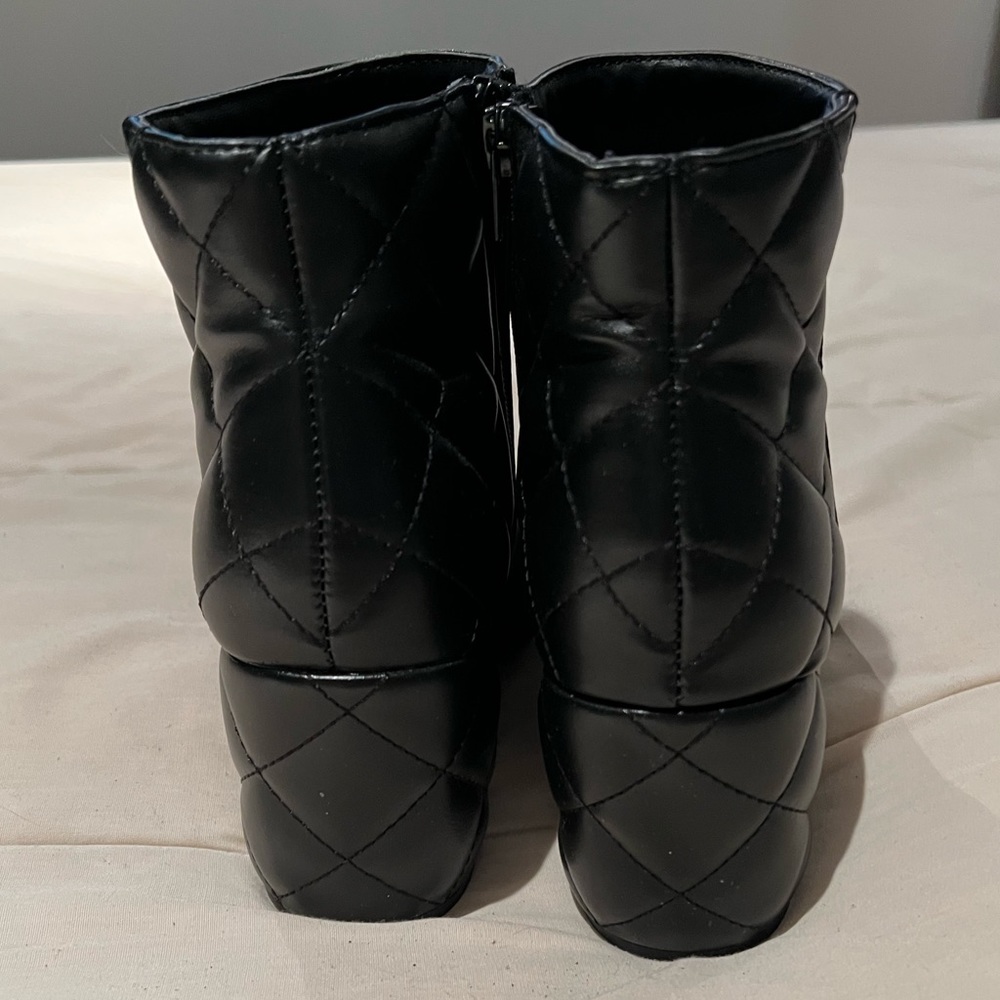 Spring heeled ankle boots - Picture 4 of 5